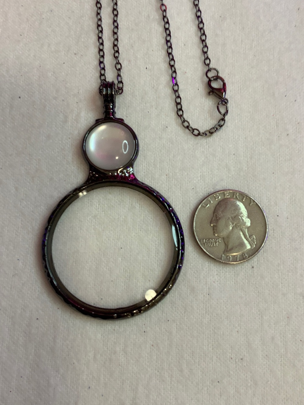 New Silver-Tone Magnifying Glass Necklace - White Stone Accent 30”
(Z-14) - Picture 3 of 3